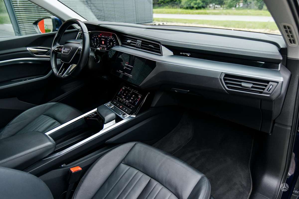 Audi e-tron, 95 kWh, off-road / crossover
