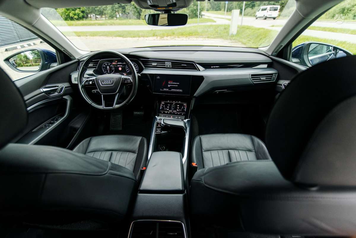 Audi e-tron, 95 kWh, off-road / crossover