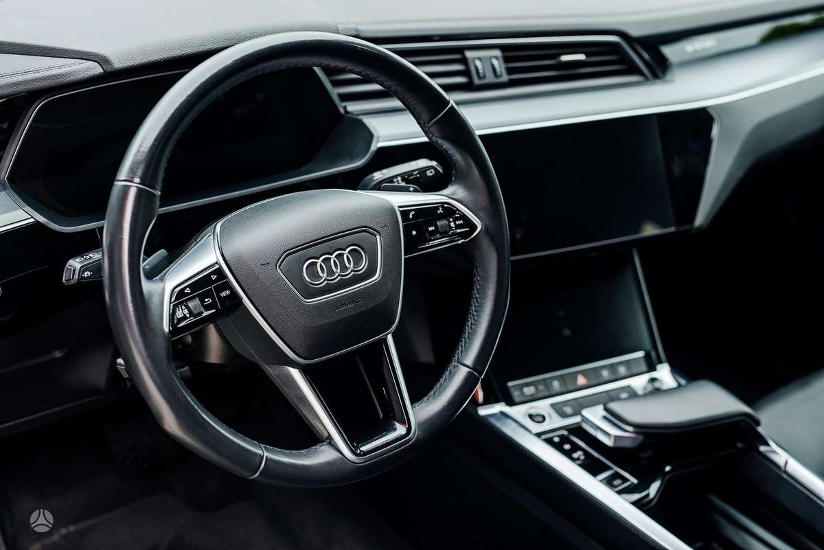 Audi e-tron, 95 kWh, off-road / crossover