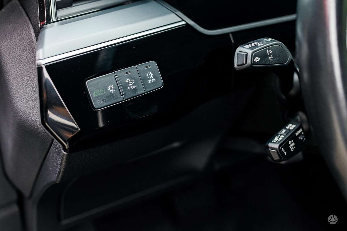 Audi e-tron, 95 kWh, off-road / crossover