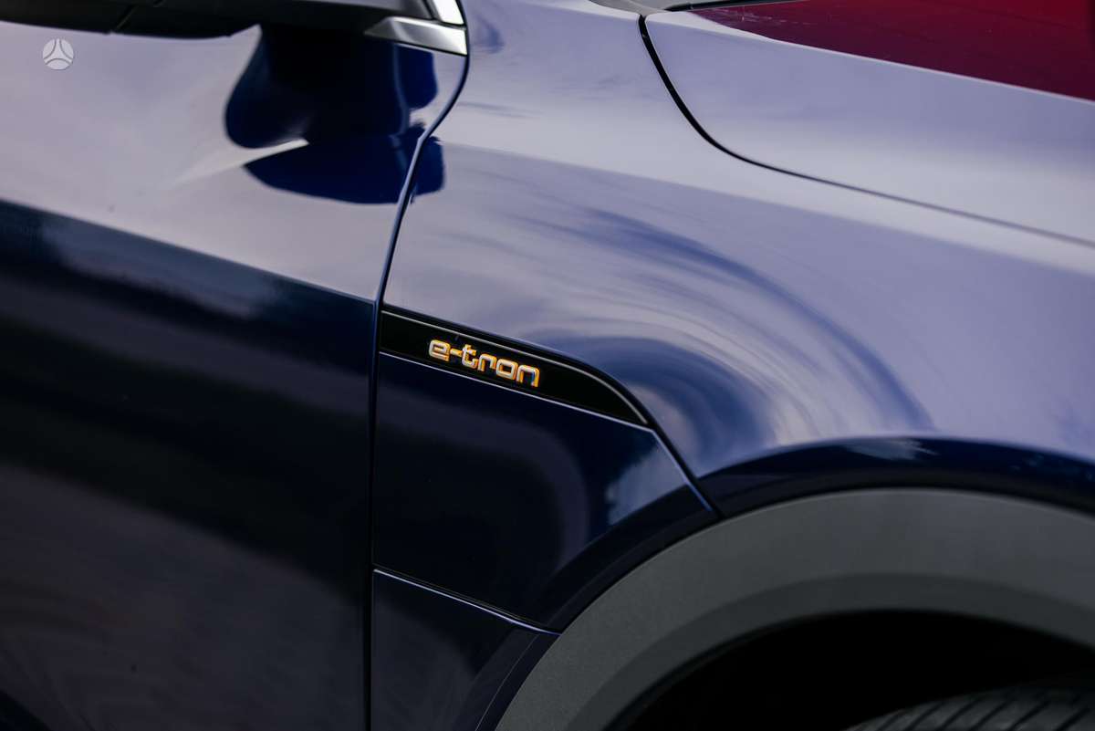 Audi e-tron, 95 kWh, off-road / crossover