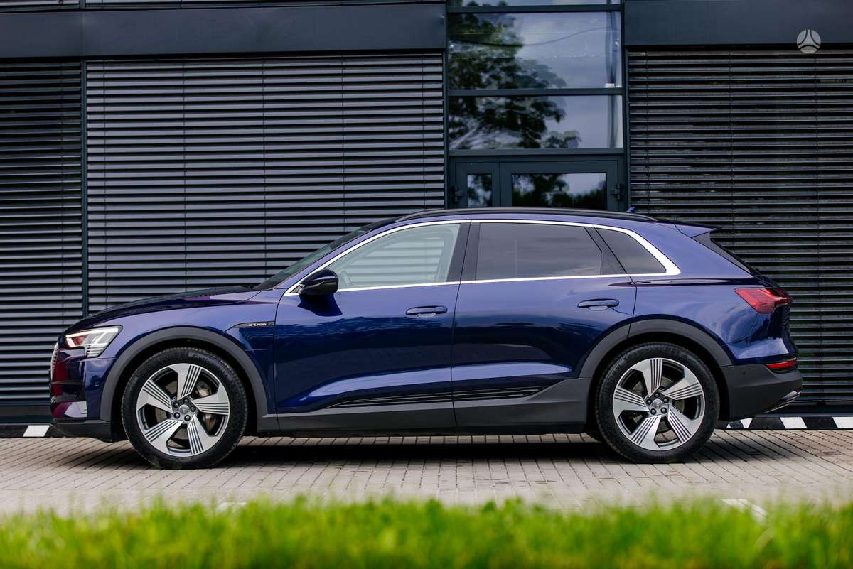 Audi e-tron, 95 kWh, off-road / crossover