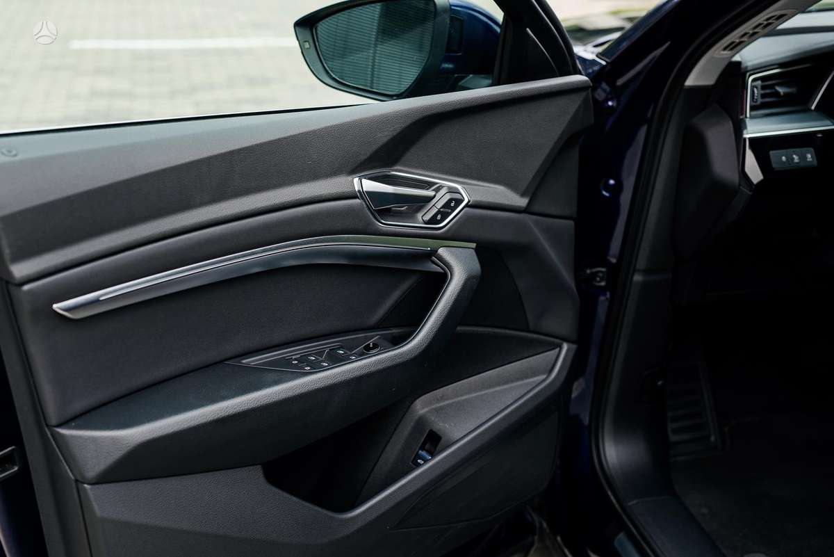 Audi e-tron, 95 kWh, off-road / crossover