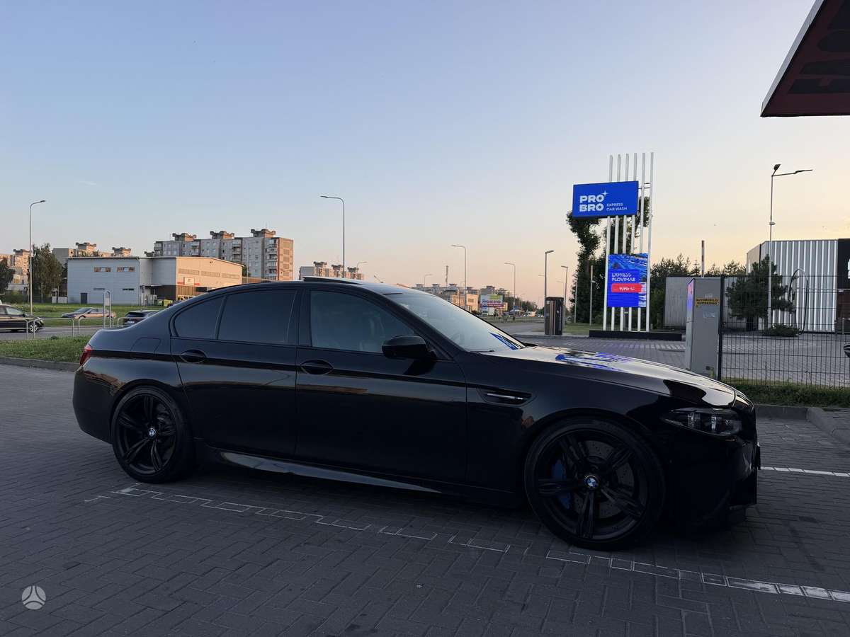 BMW M5, 4.4 l., Седан