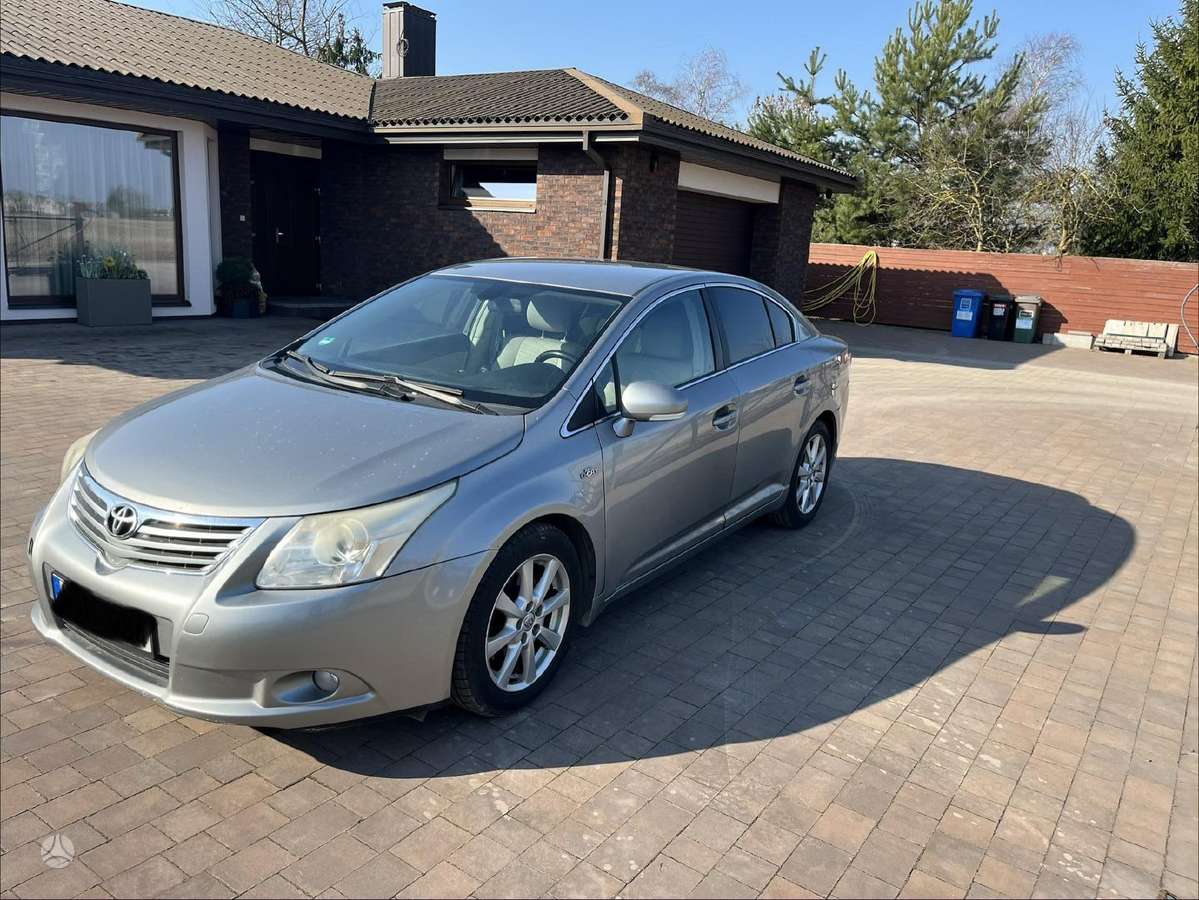 Toyota Avensis - 1
