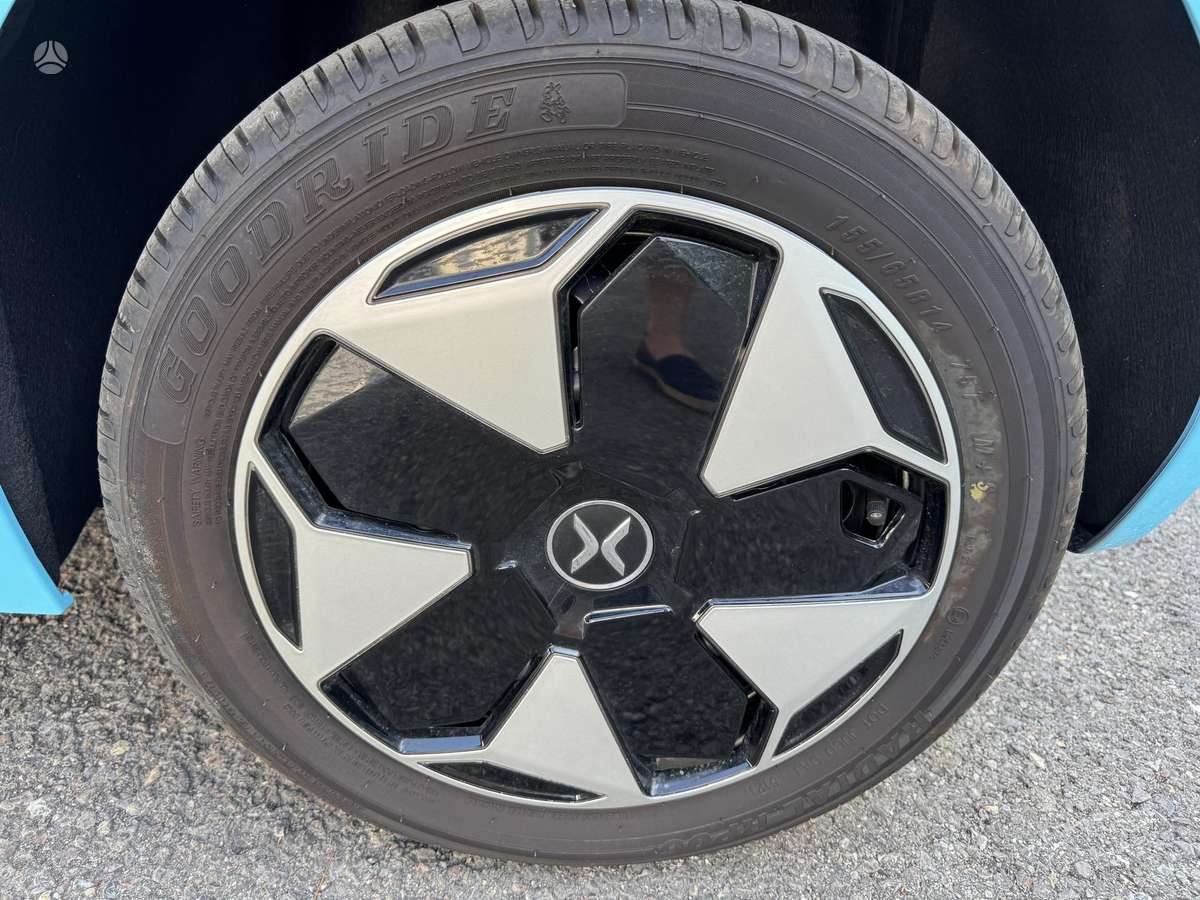 XEV YOYO, sedanas