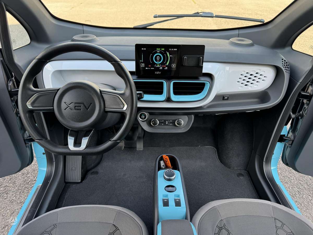 XEV YOYO, sedanas