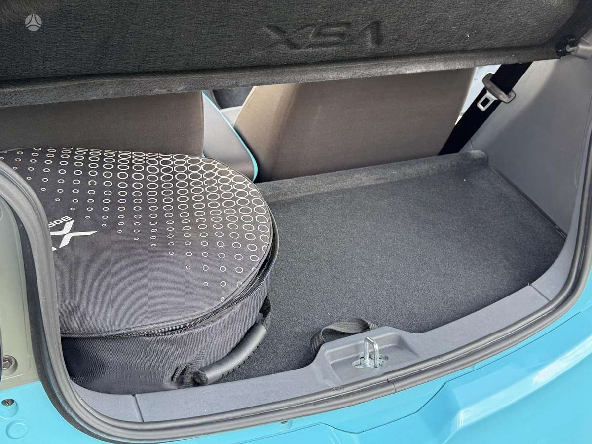 XEV YOYO, sedanas