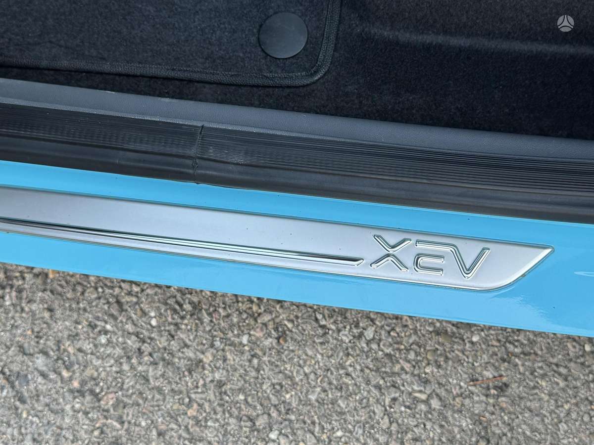 XEV YOYO, sedanas