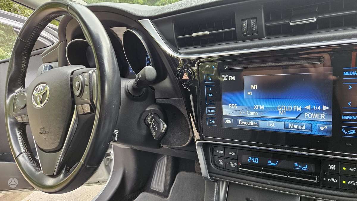 Toyota Auris, 1.6 l., Универсал