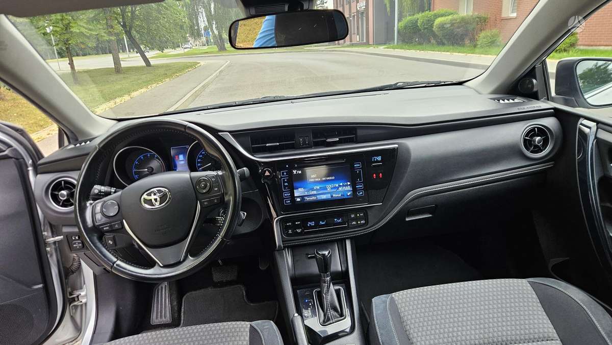 Toyota Auris, 1.6 l., Универсал