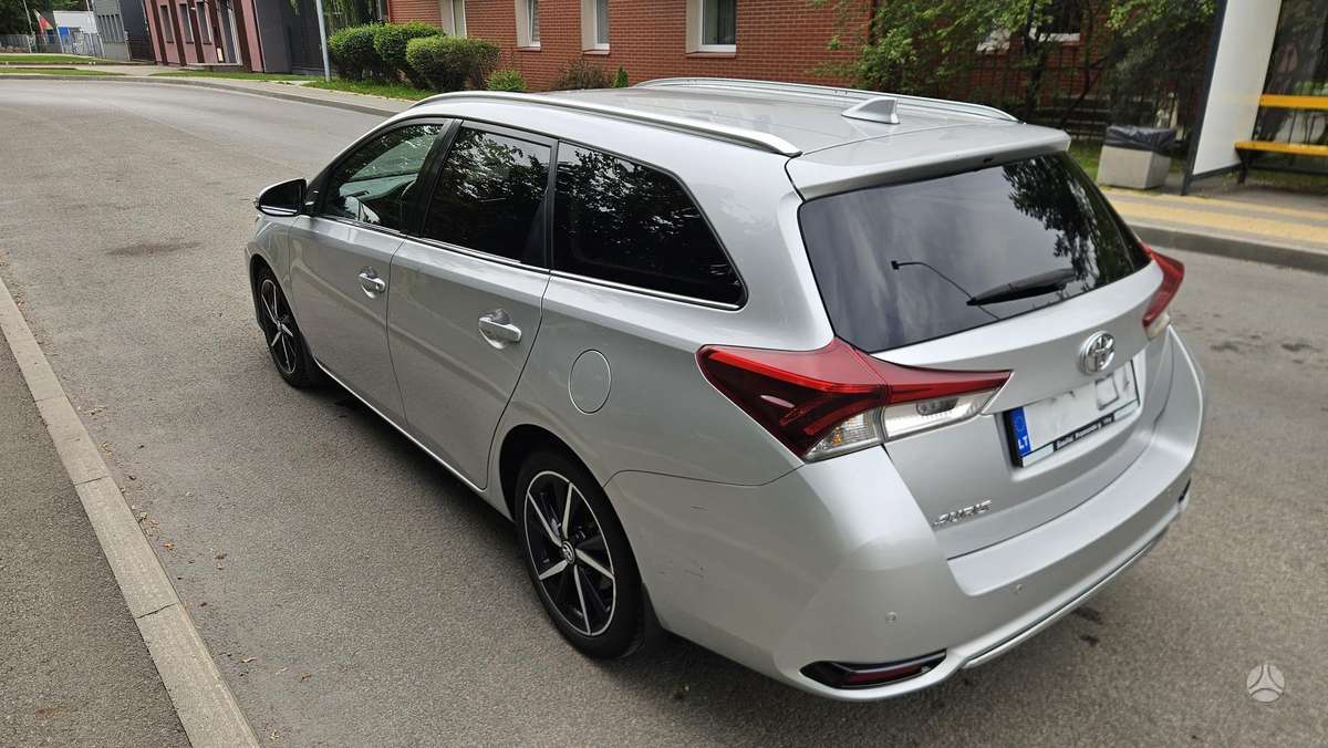 Toyota Auris, 1.6 l., Универсал