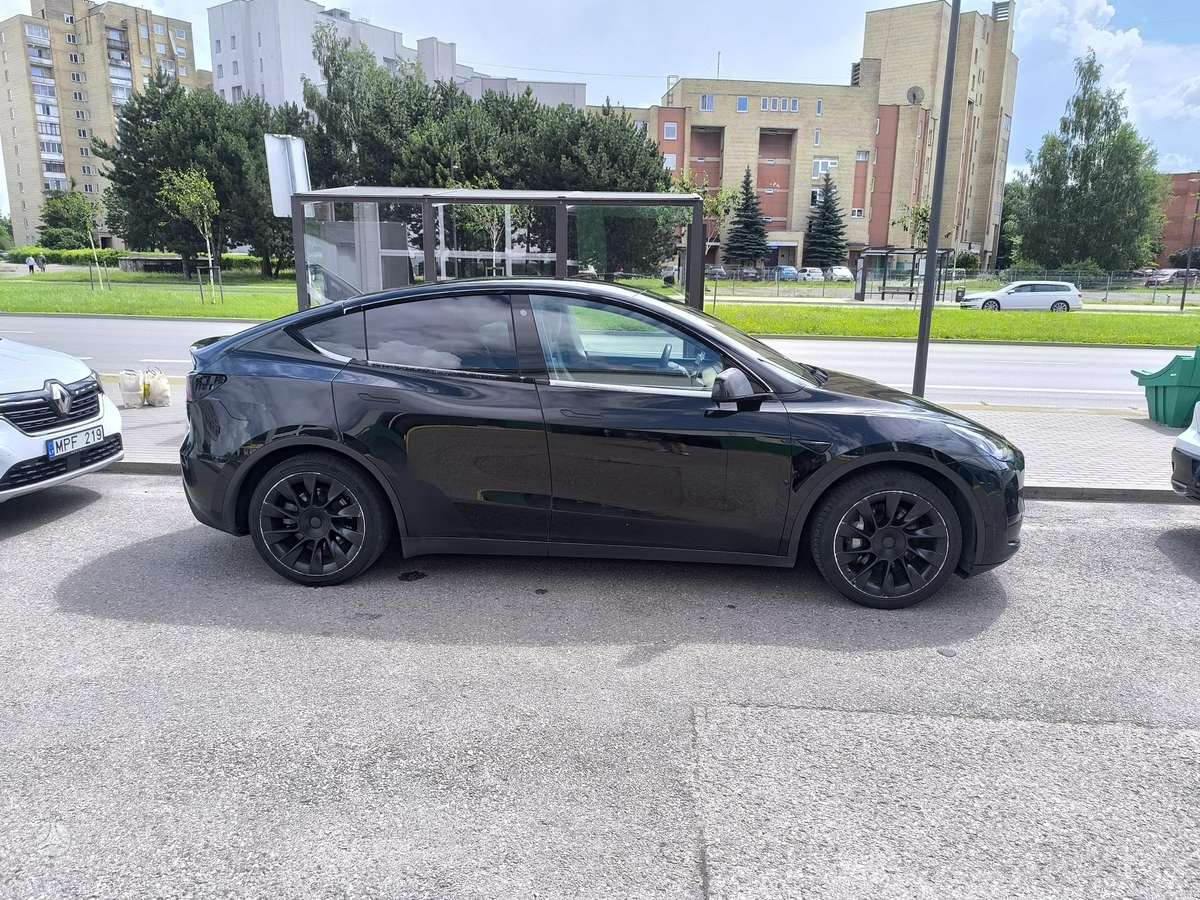 Tesla Model Y, 81 kWh, off-road / crossover