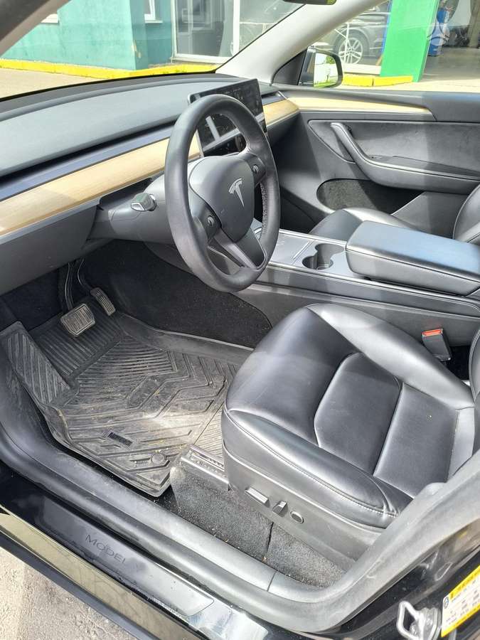 Tesla Model Y, 81 kWh, off-road / crossover
