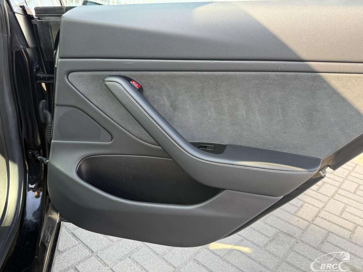Tesla Model 3, 80 кВт·ч, Седан