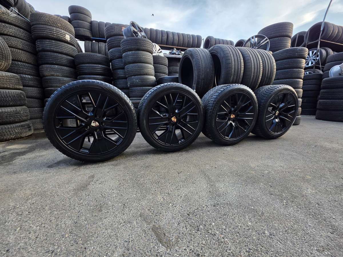 Porsche Taycan, light alloy, R20