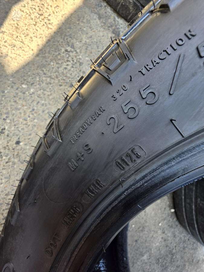 Goodyear Wrangler, universalios 255/55 R19