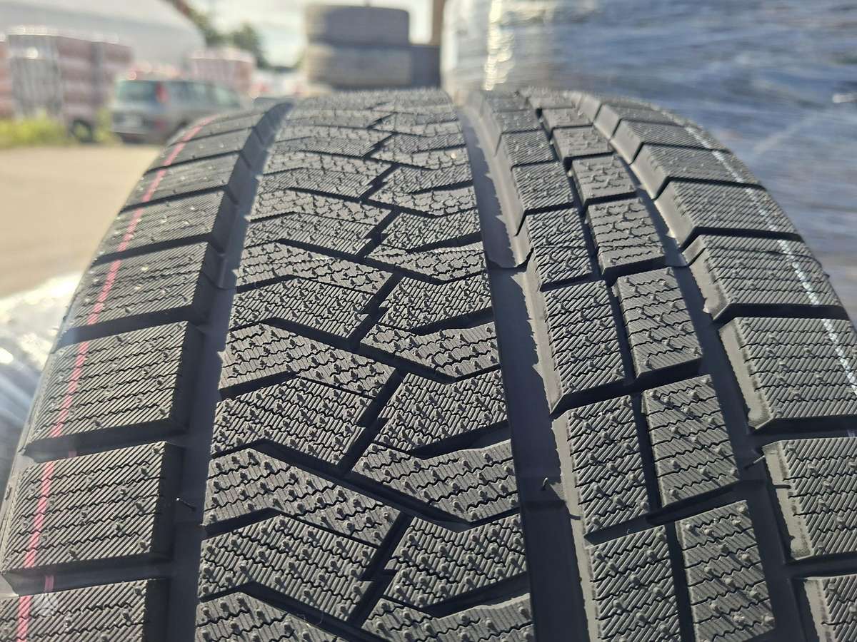 Triangle, ziemas 255/40 R19