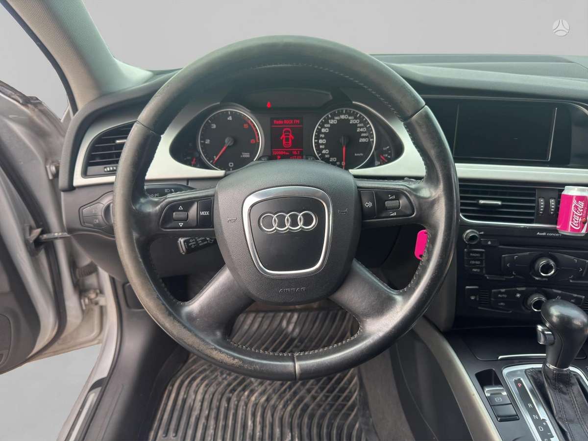 Audi A4, 2.0 l., Седан