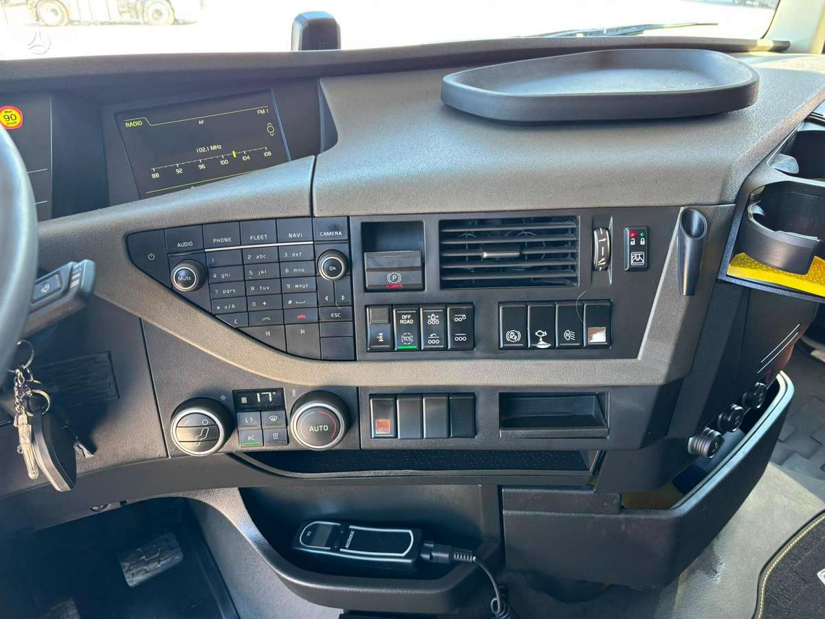 Volvo FH16 750 8x4*4, самосвалы