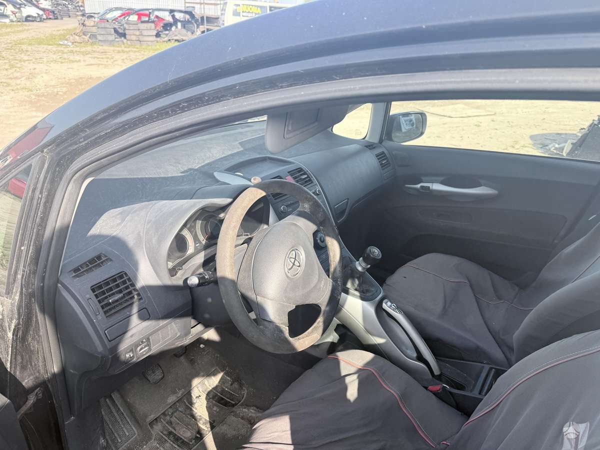 Toyota Auris dalimis