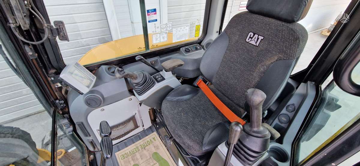 Caterpillar 305E2, mini excavator