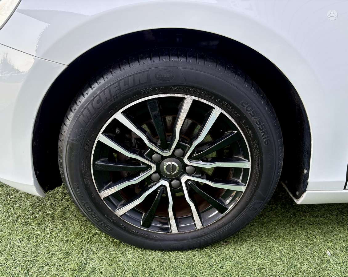 Volvo V40, 2.0 l., hatchback
