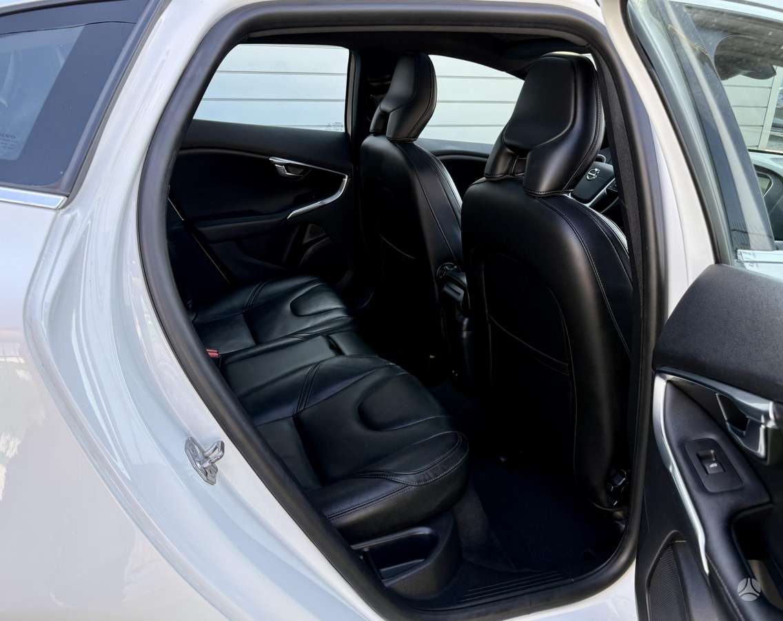 Volvo V40, 2.0 l., hatchback