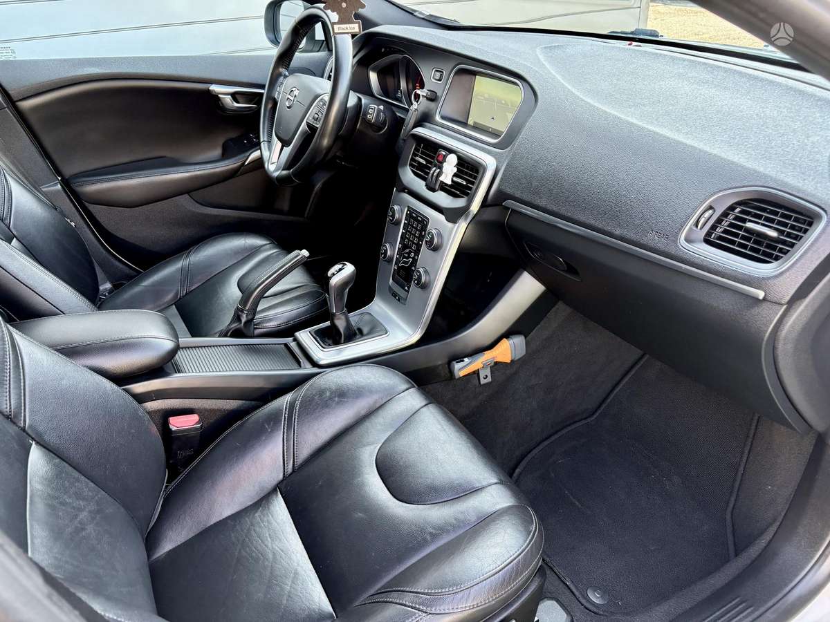 Volvo V40, 2.0 l., hatchback