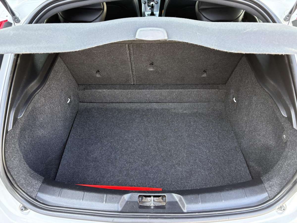 Volvo V40, 2.0 l., hatchback