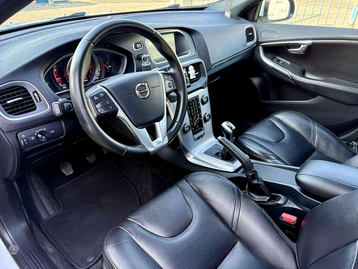 Volvo V40, 2.0 l., hatchback