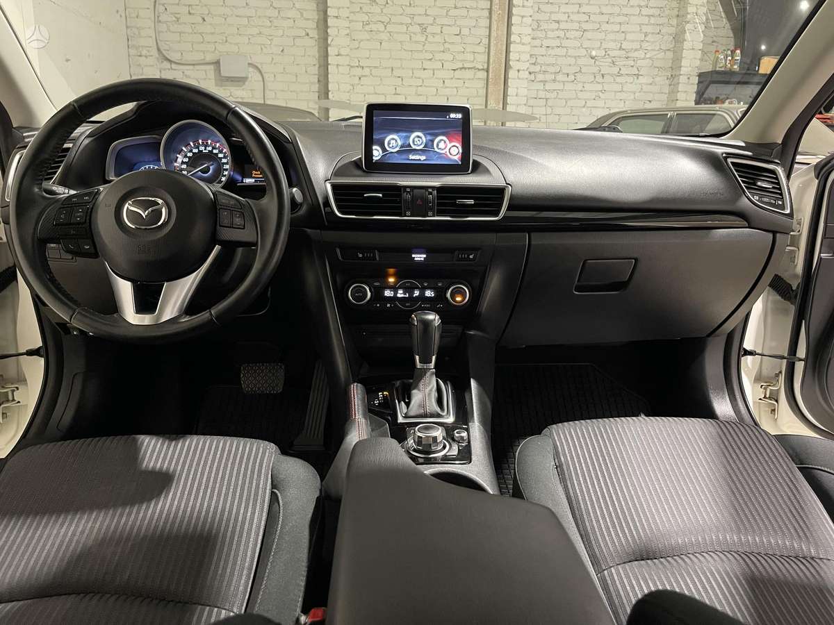 Mazda 3, 2.0 l., Хэтчбек