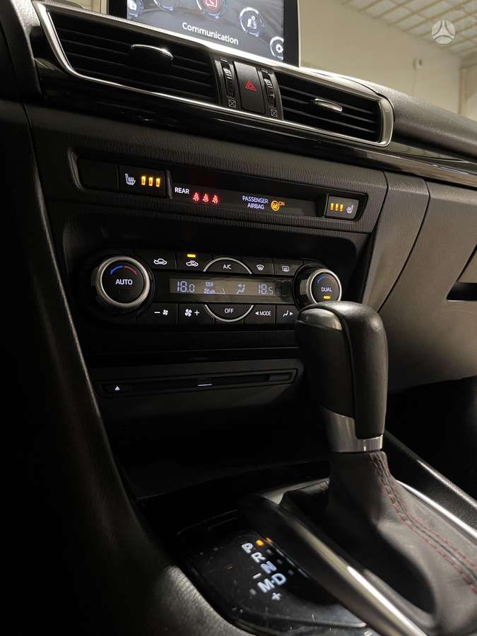 Mazda 3, 2.0 l., hatchback