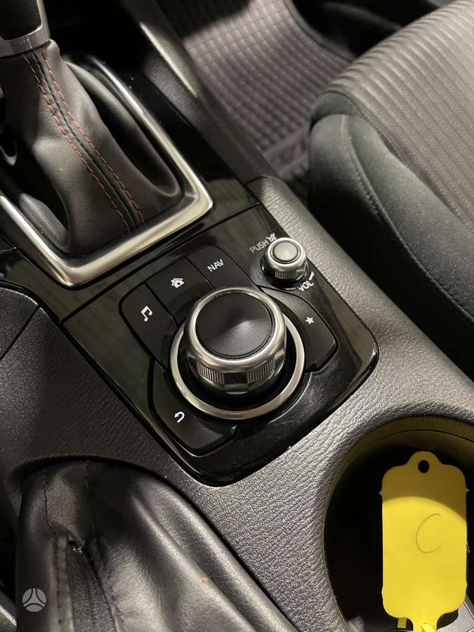 Mazda 3, 2.0 l., Хэтчбек