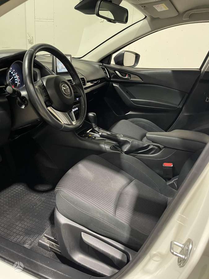 Mazda 3, 2.0 l., Хэтчбек