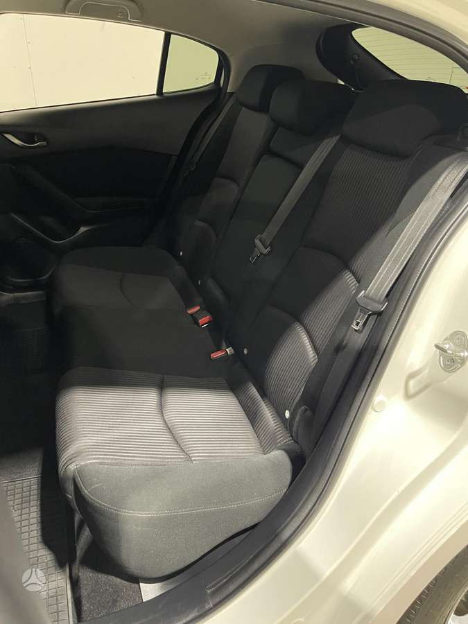 Mazda 3, 2.0 l., Хэтчбек