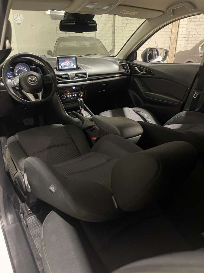 Mazda 3, 2.0 l., Хэтчбек