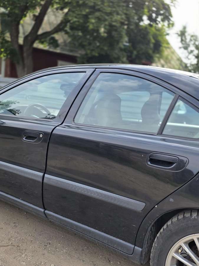 Volvo S60 for parts