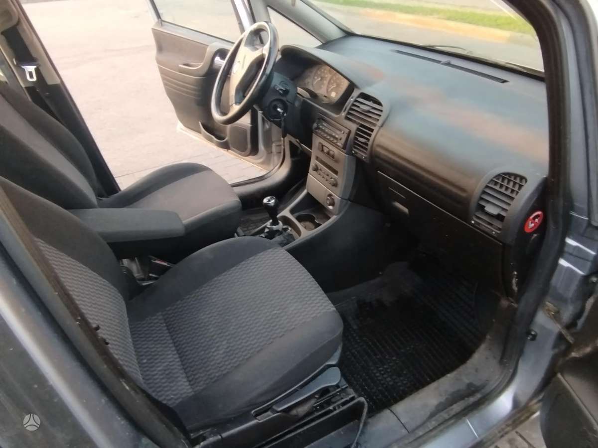 Opel Zafira - 10