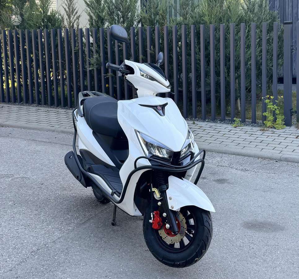 Yamaha Cygnus 49cc, scooters / mopeds