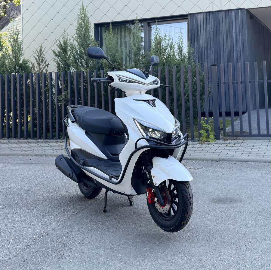 Yamaha Cygnus 49cc, scooters / mopeds
