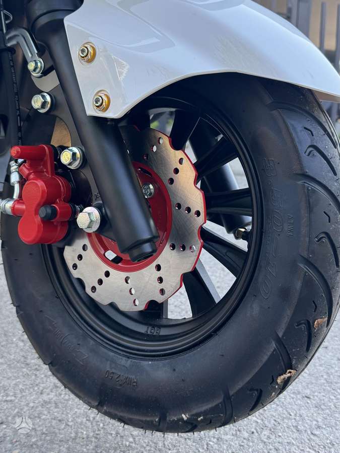 Yamaha Cygnus 49cc, scooters / mopeds