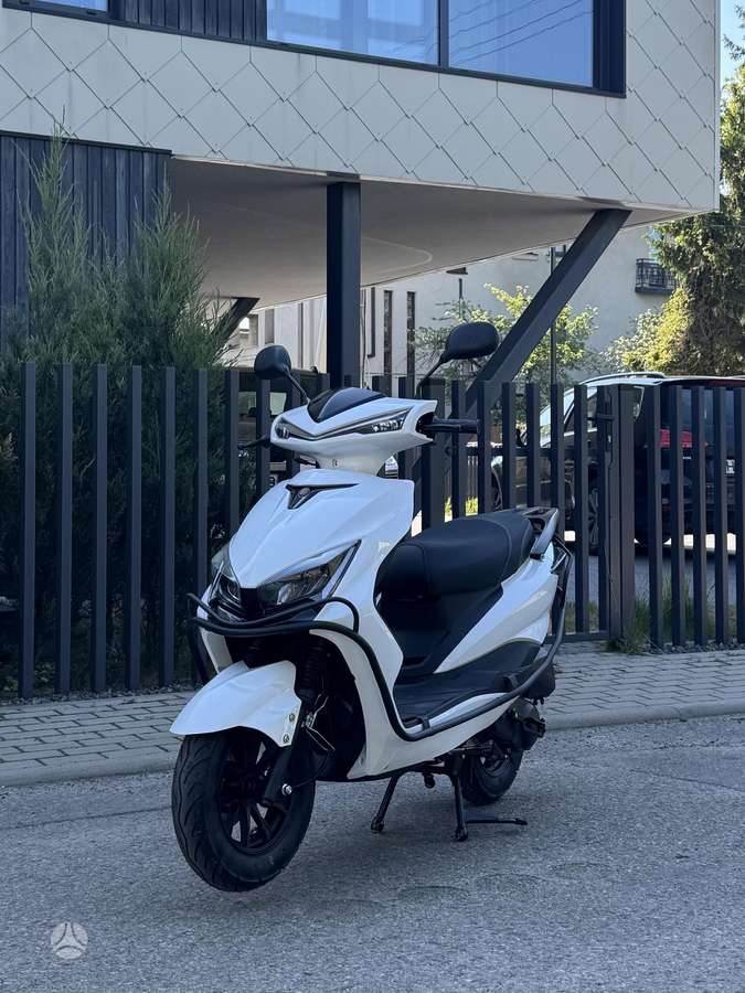 Yamaha Cygnus 49cc, scooters / mopeds