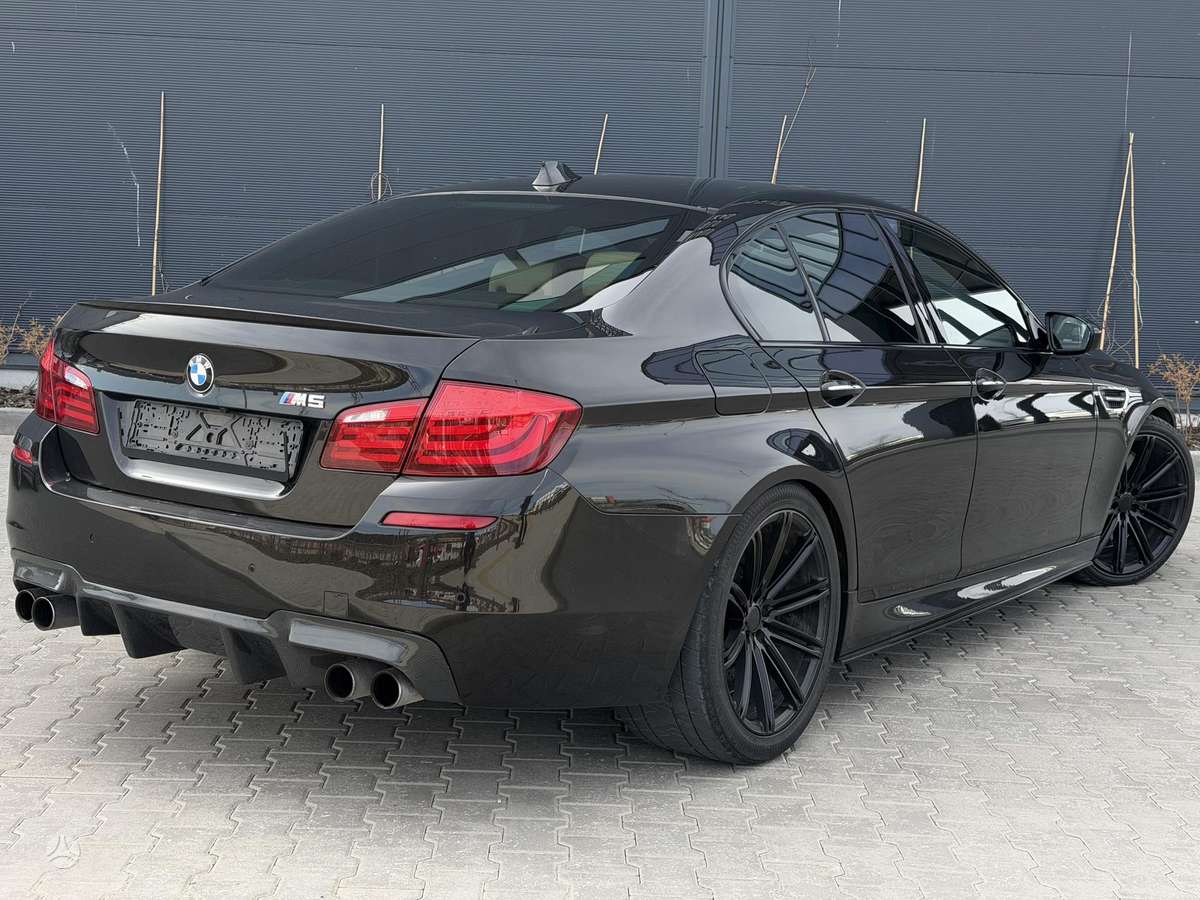 BMW M5, 4.4 l., saloon / sedan