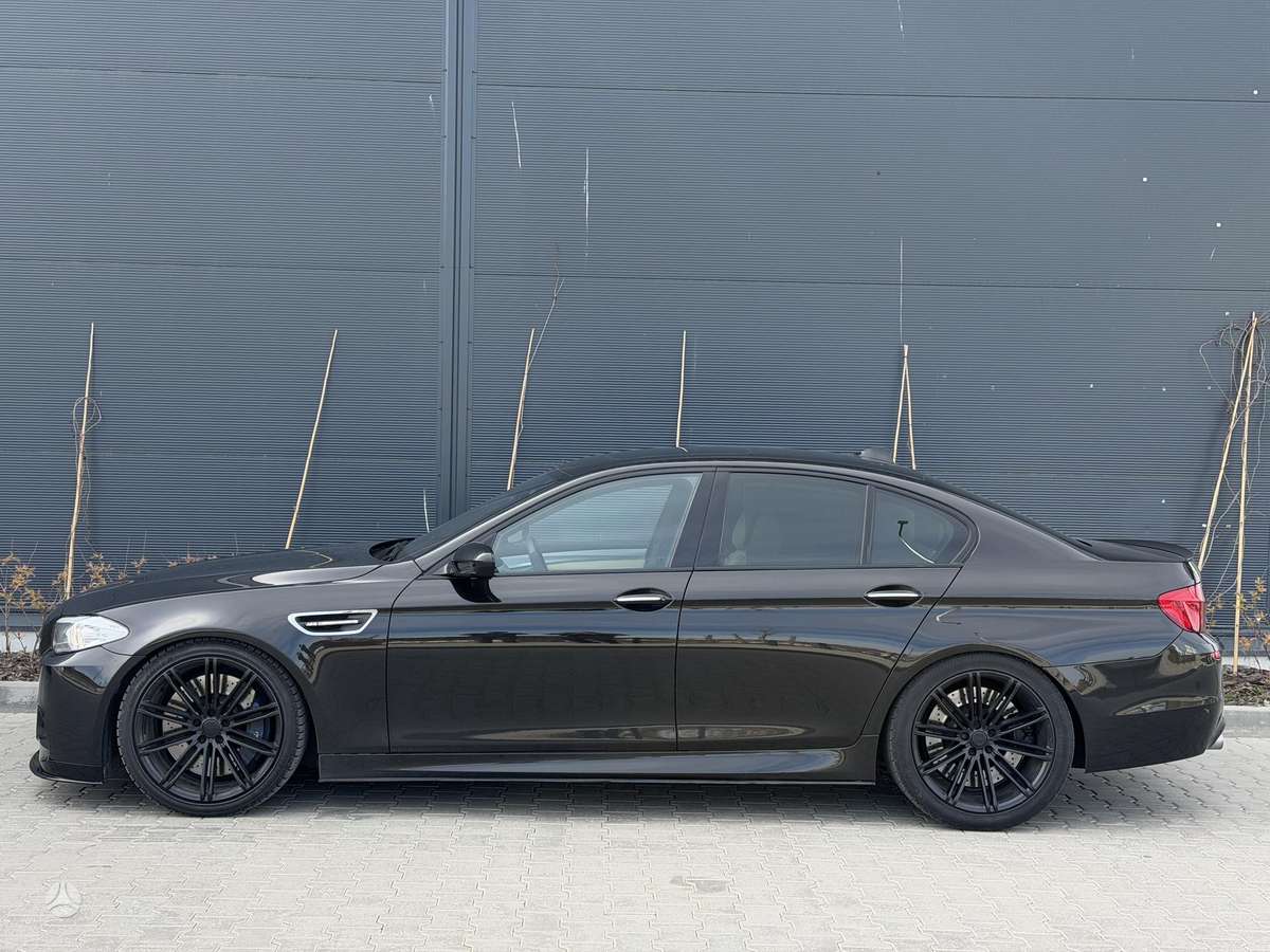 BMW M5, 4.4 l., saloon / sedan