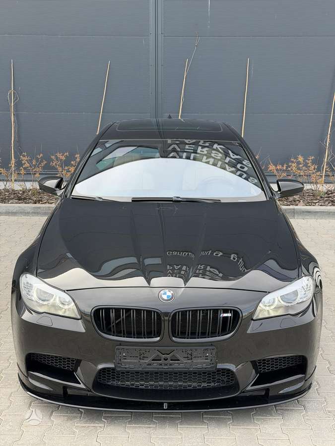 BMW M5, 4.4 l., saloon / sedan