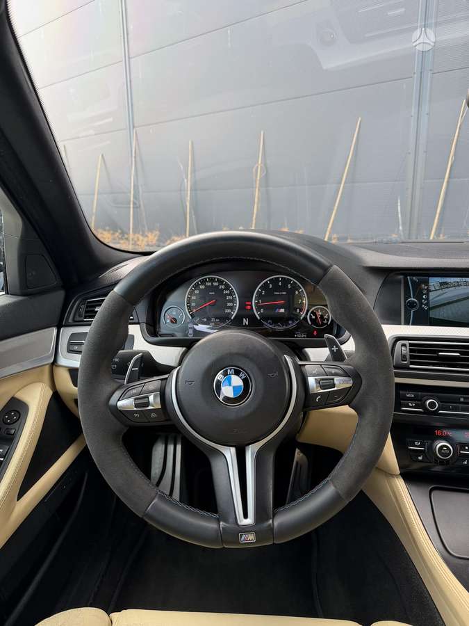 BMW M5, 4.4 l., saloon / sedan