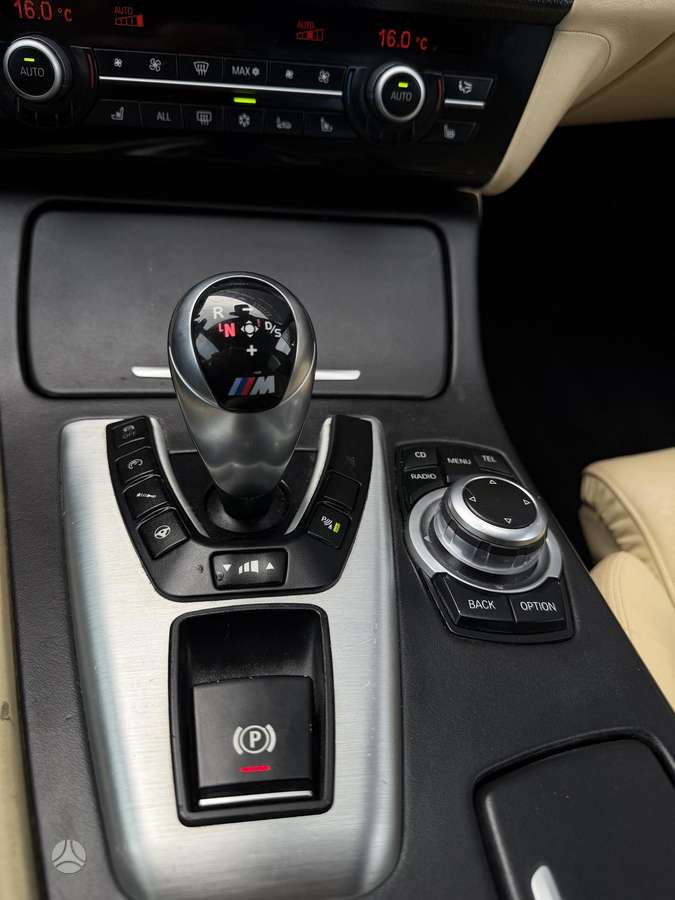 BMW M5, 4.4 l., saloon / sedan