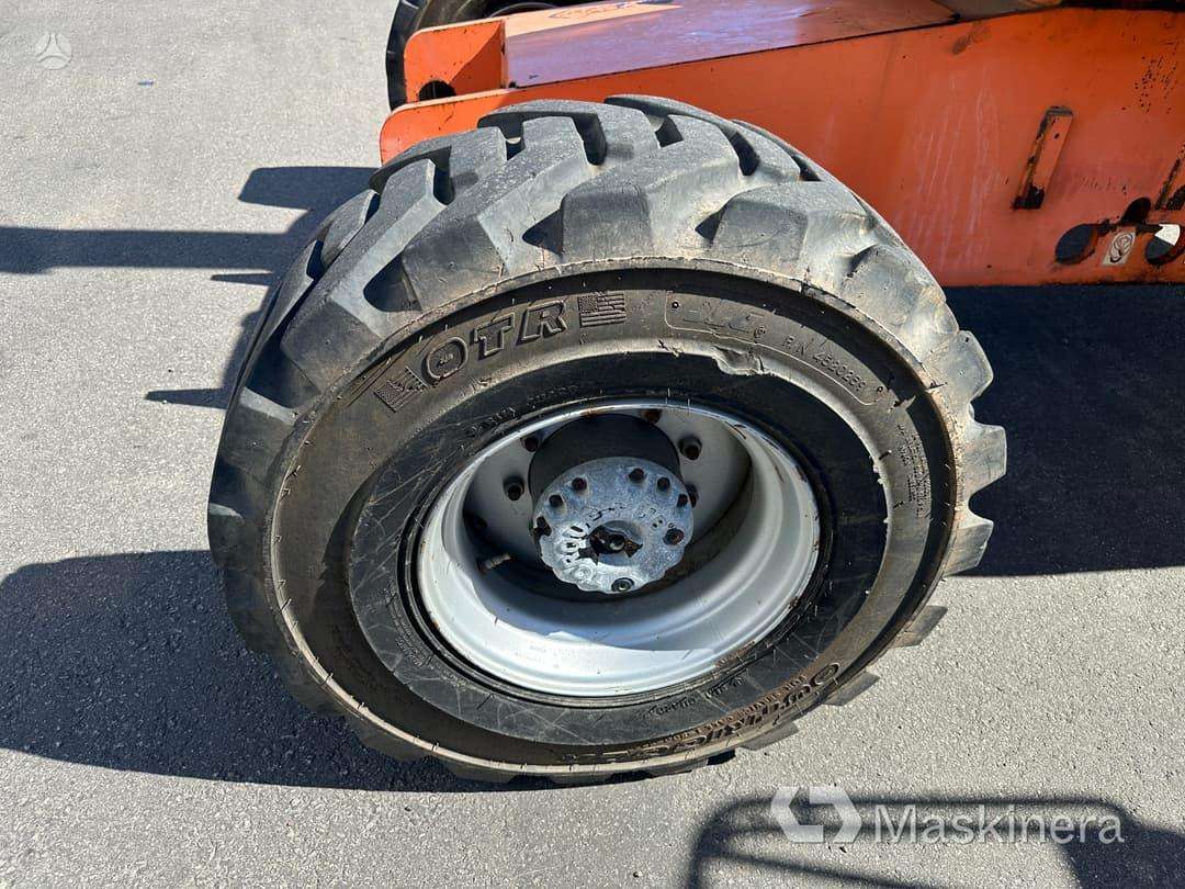 JLG 460SJ, alkūniniai keltuvai