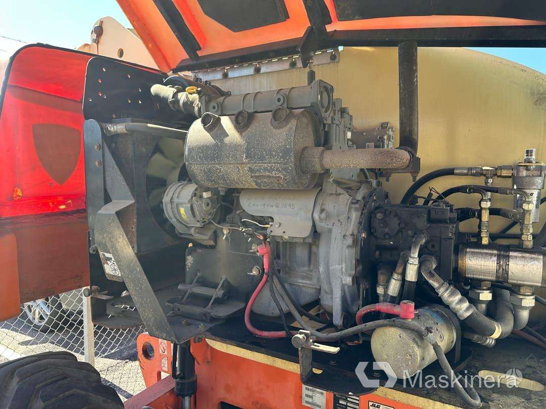 JLG 460SJ, articulated lifts